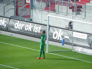 双方均有破门良机，战局胶着——激烈对决中的悬念与精彩